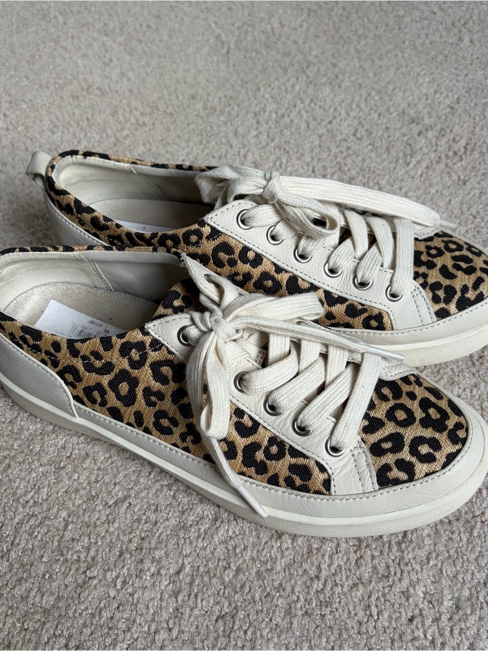 Vionic Winny Leopard Sneakers Women Sz 7 Animal Print Orthotic Walking Shoes EUC